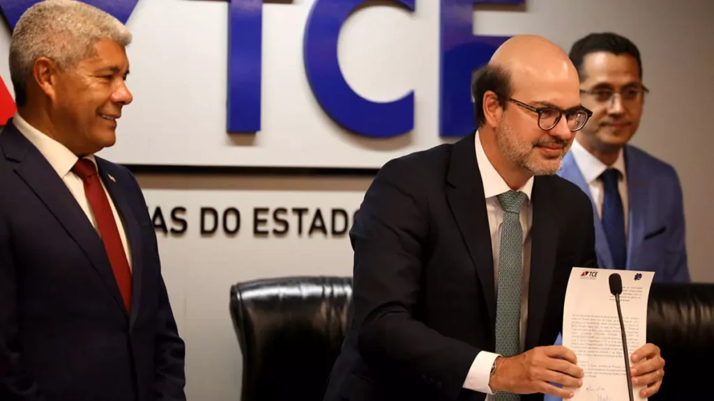 O Tribunal de Contas do Estado da Bahia (TCE-BA) realizou, nesta terça-feira (6), a sessão solene de posse da nova Mesa Diretora