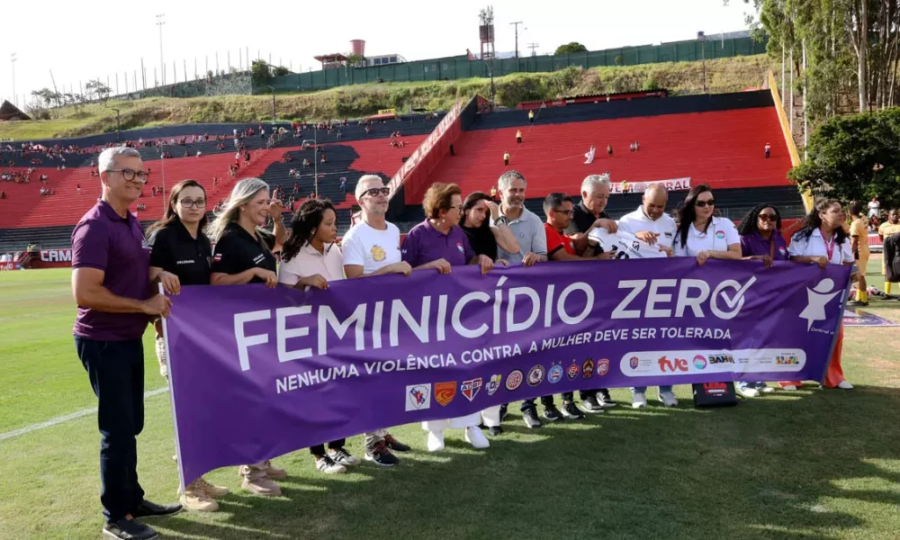 entre Vitória e Atlético de Alagoinhas, no Barradão, o Governo do Estado lançou uma campanha de enfrentamento à violência contra a mulher