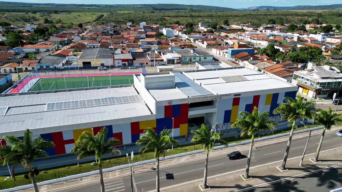 neste sábado (24), em Maracás, no sudoeste do estado. Com a inauguração do Colégio Estadual de Tempo Integral Iracy Marlene da Hora Passos,