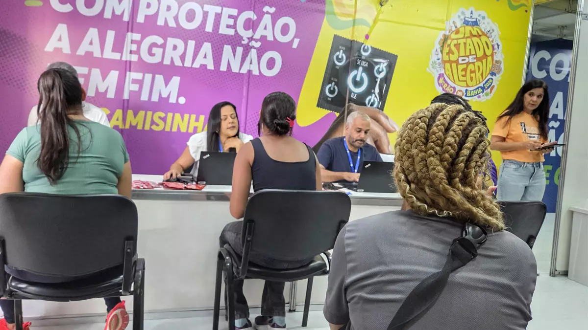 e C, além da distribuição de preservativos, a Secretaria da Saúde do Estado da Bahia (Sesab) marcou presença na abertura