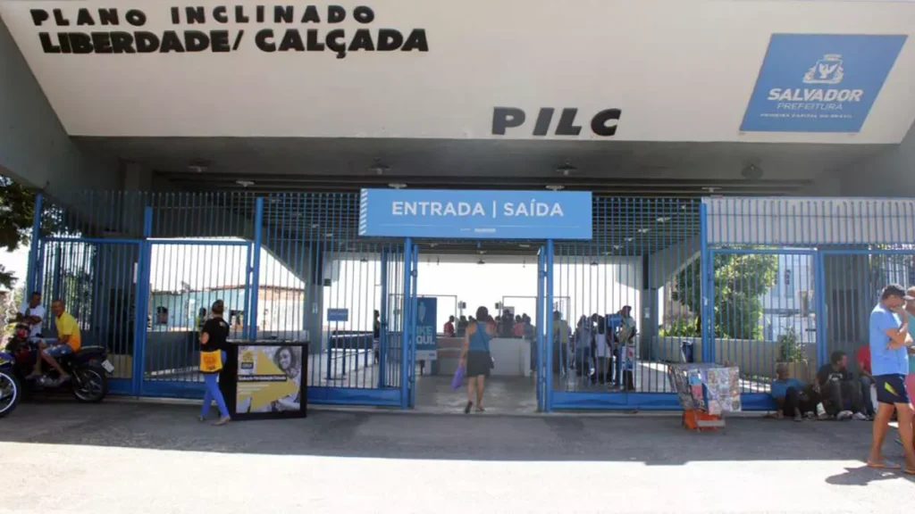 A Secretaria de Mobilidade (Semob) informou que o Plano Inclinado Liberdade-Calçada (PILC) terá a operação suspensa neste sábado