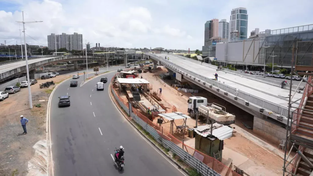 O deputado estadual Marcelino Galo (PT) cobrou coerência do prefeito Bruno Reis. “Ele diz que o transporte sobre pneus está falido, mas,