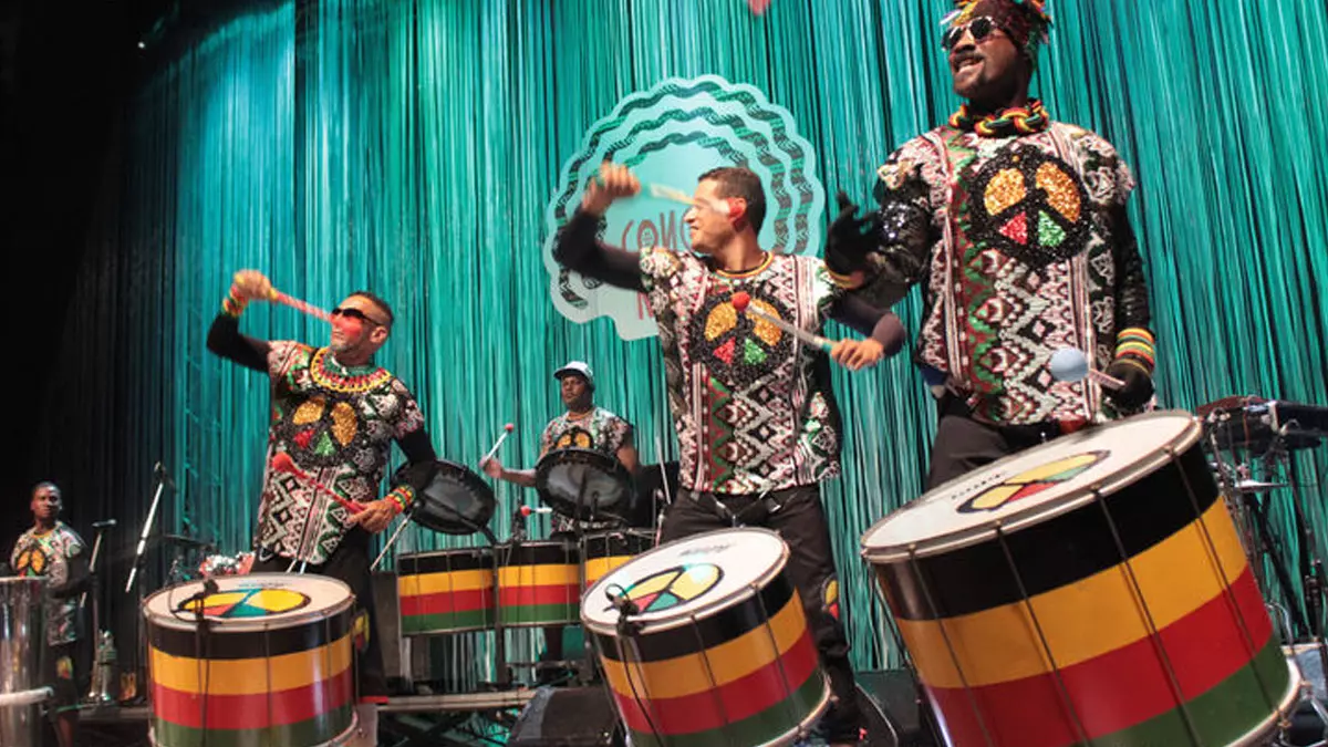 O maior grupo percussivo de samba-reggae do mundo, Olodum, comanda nesta terça-feira (6) uma noite de música, cultura e