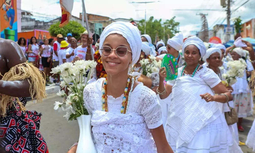 começavam a soar. Entre rezas, passos lentos e o som grave dos tambores, a Lavagem da Purificação ganhava forma