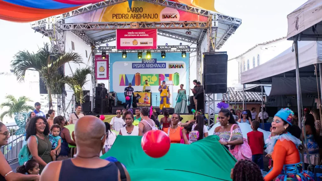Independente da idade ou preferência musical, quem esteve no Pelourinho neste domingo (4) aproveitou um dia de pura animação