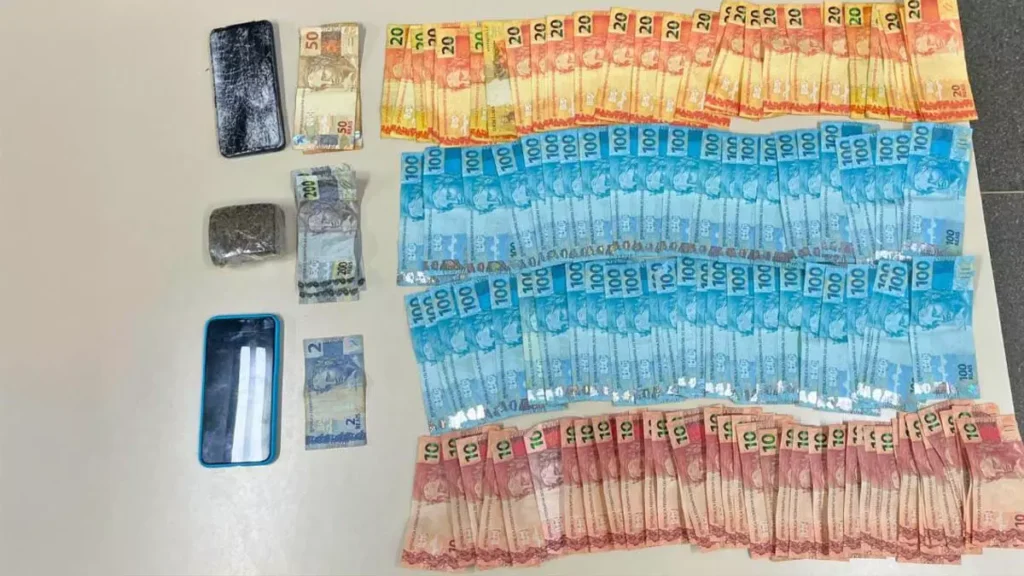 uso de dinheiro falso durante os festejos da virada do ano, na madrugada desta sexta-feira (2), em Tanque Novo, no sudoeste baiano.