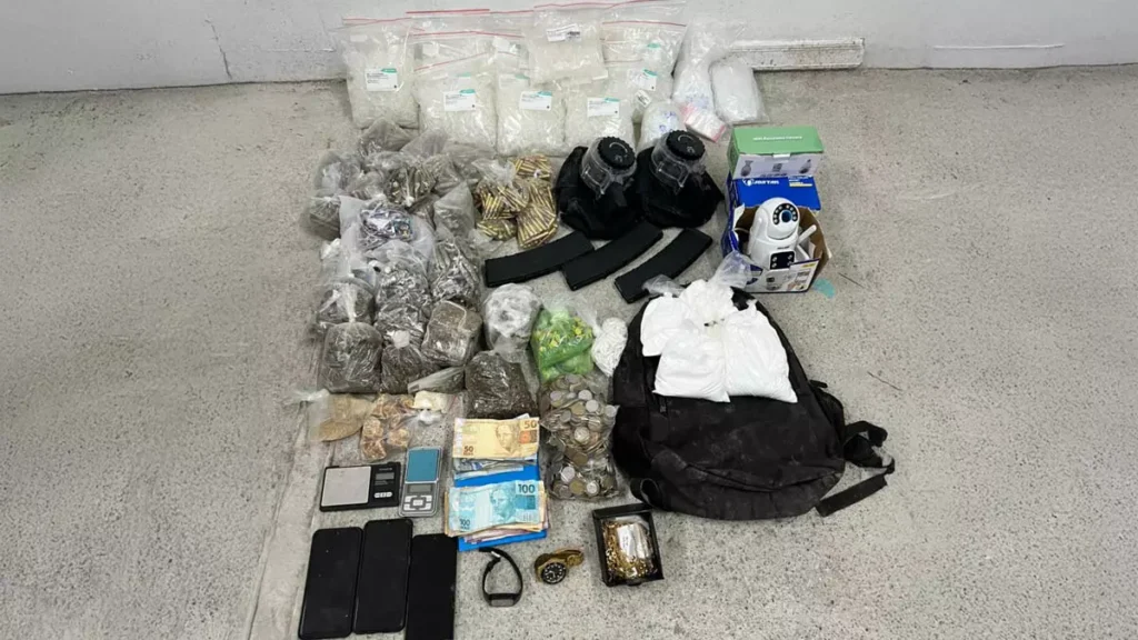 Na madrugada desta segunda-feira (5), policiais militares da Cipe Recôncavo, durante a Operação Dominus Areae, apreenderam