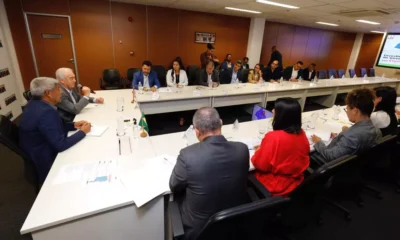 O governador Jerônimo Rodrigues se reuniu, nesta quarta-feira (14), com o prefeito de Itarantim, Fabio Gusmão, na Governadoria,