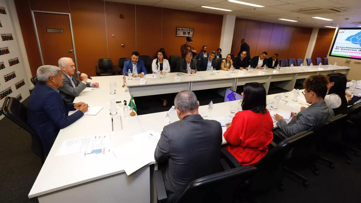 O governador Jerônimo Rodrigues se reuniu, nesta quarta-feira (14), com o prefeito de Itarantim, Fabio Gusmão, na Governadoria,