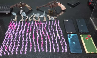 Uma ação conjunta das Polícias Civil e Militar da Bahia, realizada na noite desta terça-feira (15), resultou na apreensão de armas e uma