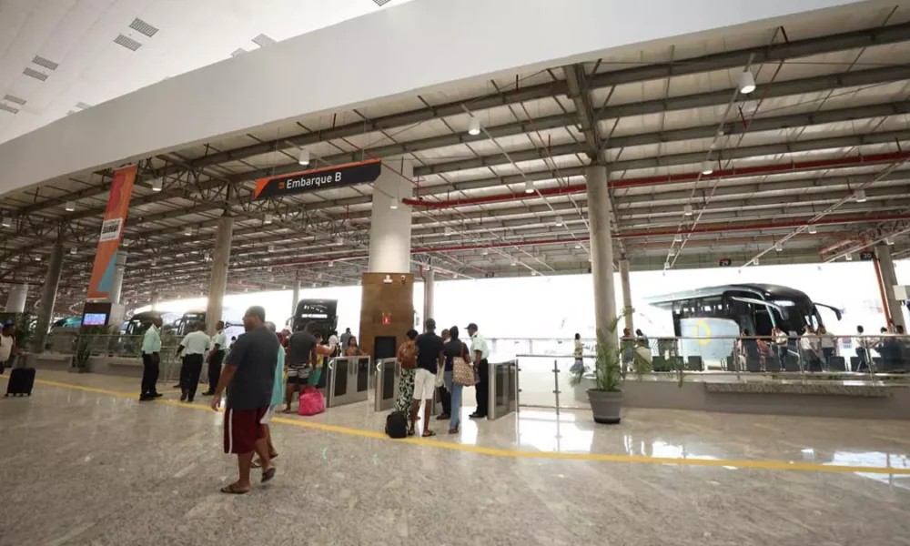 Nesta terça-feira (20), os primeiros ônibus chegaram à Nova Rodoviária da Bahia, em Águas Claras, marcando oficialmente o início das