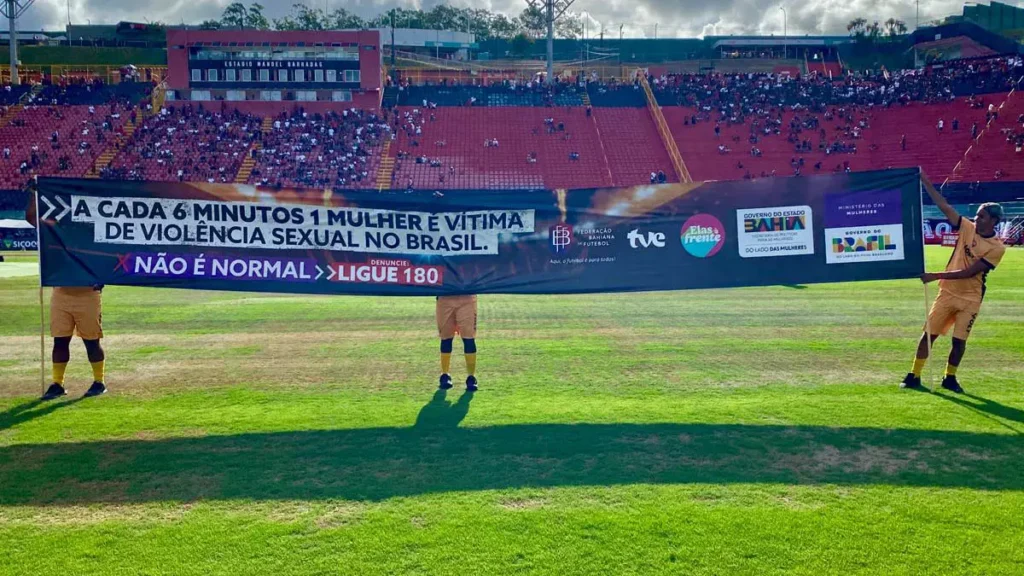 estádio, oferecendo serviços de acolhimento, orientação e proteção às mulheres, reforçando a Campanha Feminicídio Zero. 