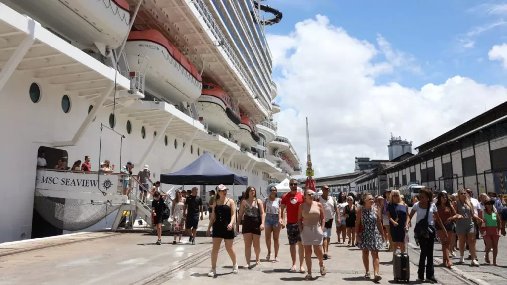 Porto de Salvador tem contado com um esquema especial de segurança e acolhimento aos visitantes por meio da Operação Navio