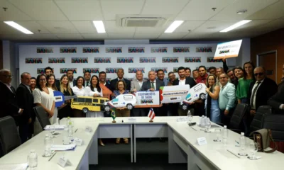 O governador Jerônimo Rodrigues se reuniu, nesta terça-feira (27), com o prefeito de Jiquiriçá, Lucas de Deraldo, para tratar de novos