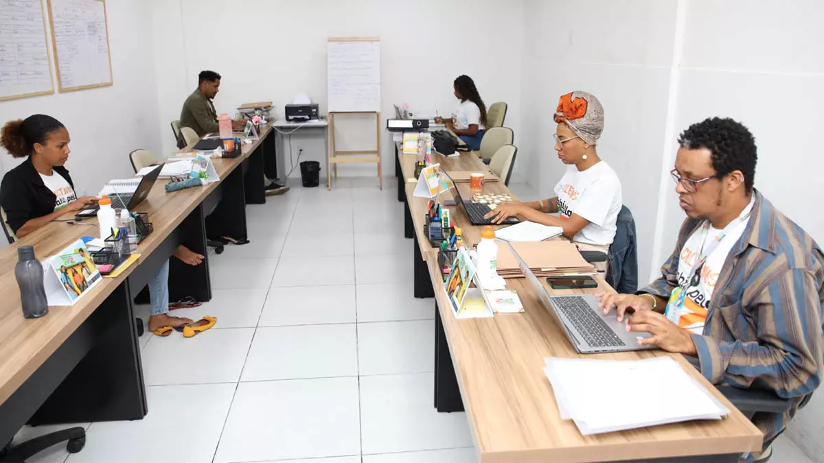 Implantado em janeiro de 2025, no bairro de Águas Claras, em Salvador, o primeiro Coletivo Bahia pela Paz completa um ano de funcionamento