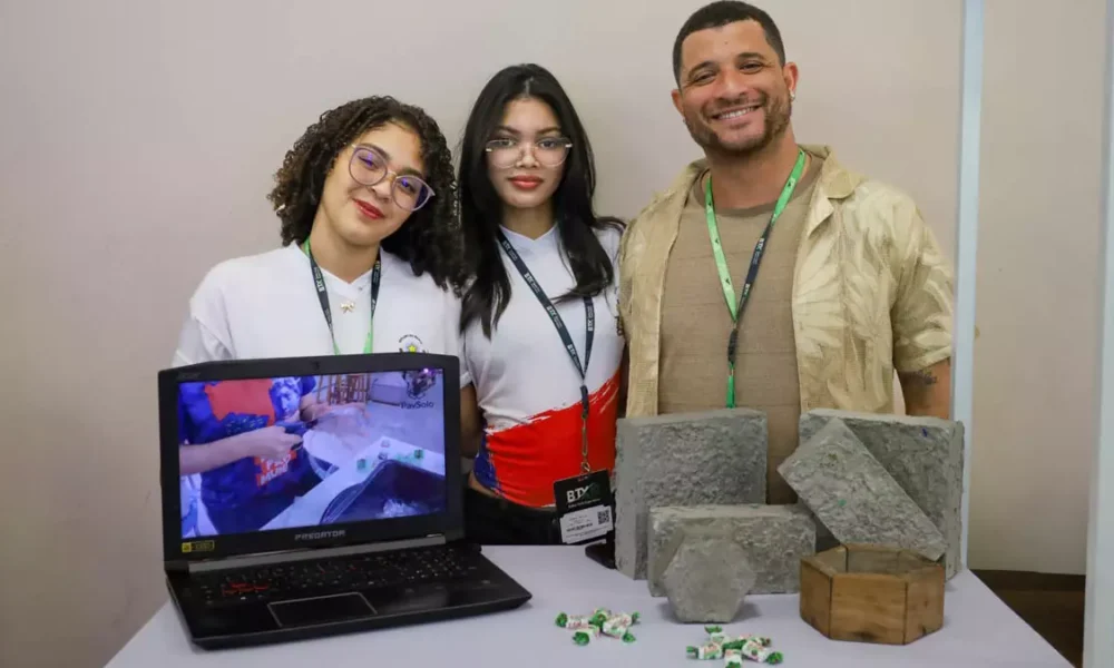 Esse problema chamou a atenção das estudantes Livia Neris e Tainá Ferraz, do Centro Territorial de Educação Profissional