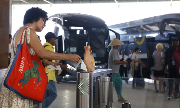 Nesta sexta-feira (20), a Nova Rodoviária da Bahia, localizada no bairro de Águas Claras, em Salvador, completa um mês de funcionamento,