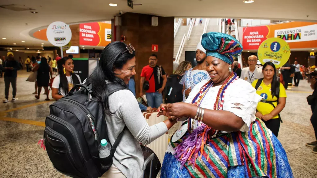 Até a Quarta-feira de Cinzas, devem circular pela Bahia 3,7 milhões de visitantes nas 13 zonas turísticas do estado, gerando uma receita