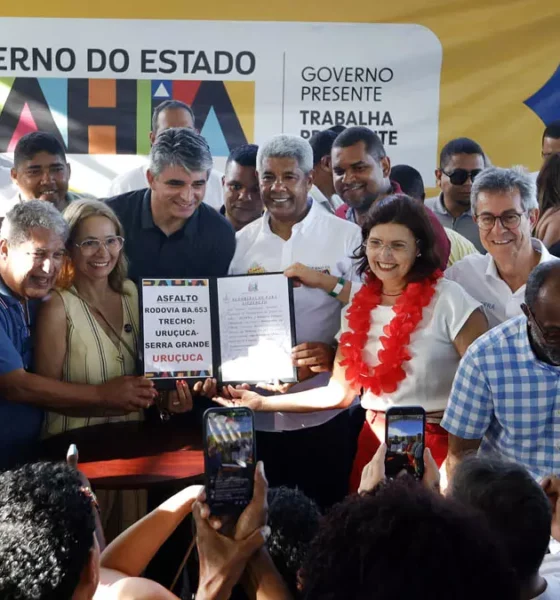 Na tarde desta terça-feira (17), o governador Jerônimo Rodrigues esteve no distrito de Serra Grande, em Uruçuca, para realizar