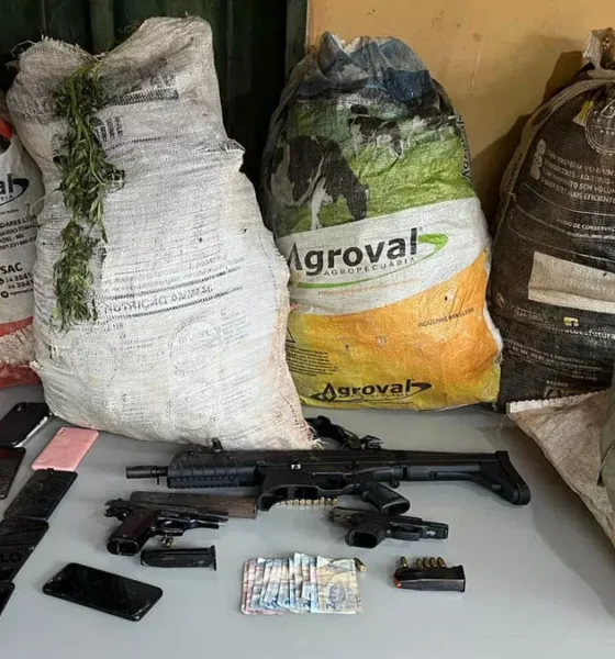 polícias Militar e Federal na cidade de Brotas de Macaúbas, registrou, no domingo (22), a localização de três toneladas de maconha e a