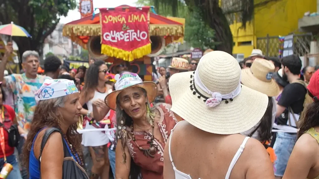 (16) tem identidade própria. A Mudança do Garcia, uma das manifestações mais antigas da folia soteropolitana, voltou a reunir moradores,