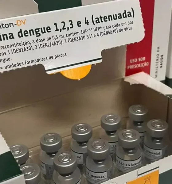 A Secretaria da Saúde do Estado da Bahia (Sesab) iniciou a distribuição da primeira remessa da vacina contra a dengue produzida