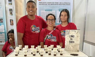 Samara Pereira e Yêgo Gabriel, do Colégio Estadual de Tempo Integral Leila Janaína Brito Gonçalves, de Presidente Dutra, criaram um repelente