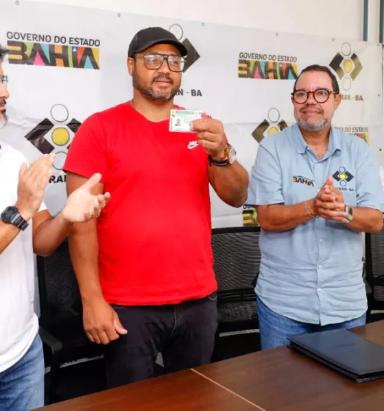 oficialmente o primeiro documento emitido no novo formato na Bahia, ao soldador André Ricardo, certificado nas categorias A e B.