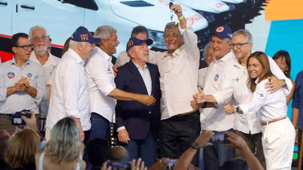 Crescimento (PAC Saúde). As entregas foram realizadas pelo governador Jerônimo Rodrigues e pelo presidente Luiz Inácio Lula da Silva,