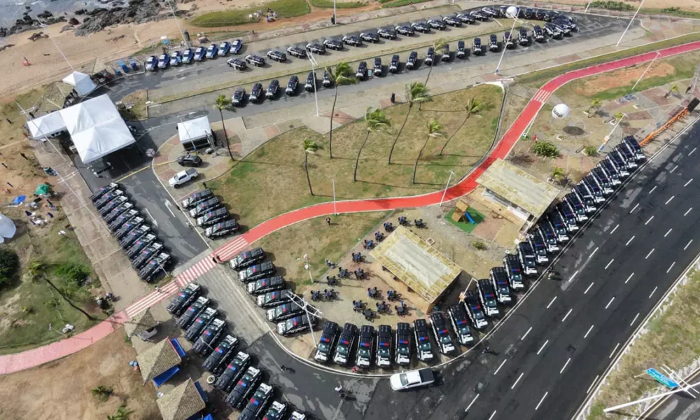 A frota das forças de segurança da Bahia foi ampliada com a entrega de 112 novas viaturas, além de armamentos não letais, drones,