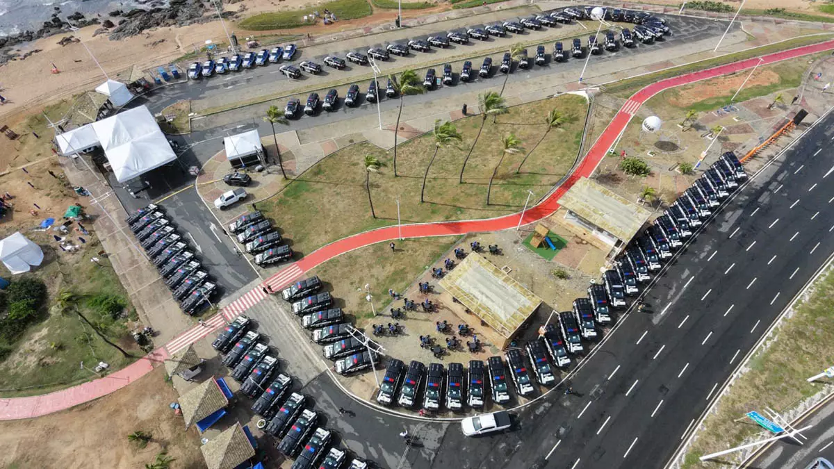 A frota das forças de segurança da Bahia foi ampliada com a entrega de 112 novas viaturas, além de armamentos não letais, drones,