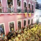 O Bloco Olodum transformou a noite desta sexta-feira (13) em um espetáculo de cores, ritmo e ancestralidade ao subir a ladeira
