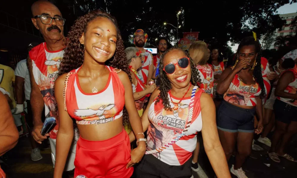 O Bloco Apaxes do Tororó integrou a programação do Carnaval da Bahia 2026 no Circuito Osmar, levando ao Campo Grande manifestações