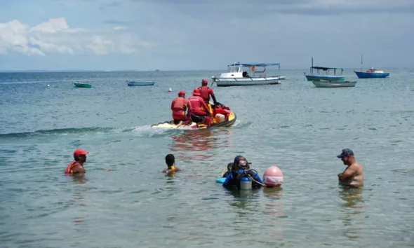 Corpo de Bombeiros mantém postos de guarda-vidas ao longo de toda a costa. O atendimento é prioritariamente preventivo,