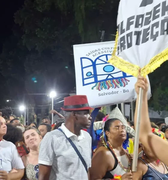 O Carnaval de Salvador 2026 reafirmou que a maior festa popular do mundo é, de fato, para todos. Pessoas com deficiência marcaram presença