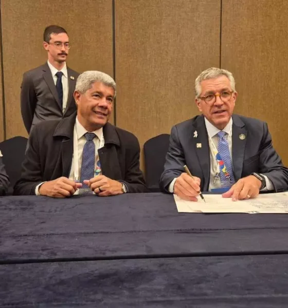 Para iniciar o processo de produção de biomedicamentos destinados ao tratamento de diversos tipos de câncer e doenças raras na Bahia,