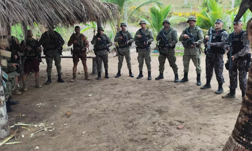 município de Prado, no extremo sul da Bahia. A ação reuniu equipes da Polícia Federal, Polícia Militar, Polícia Civil, Departamento de