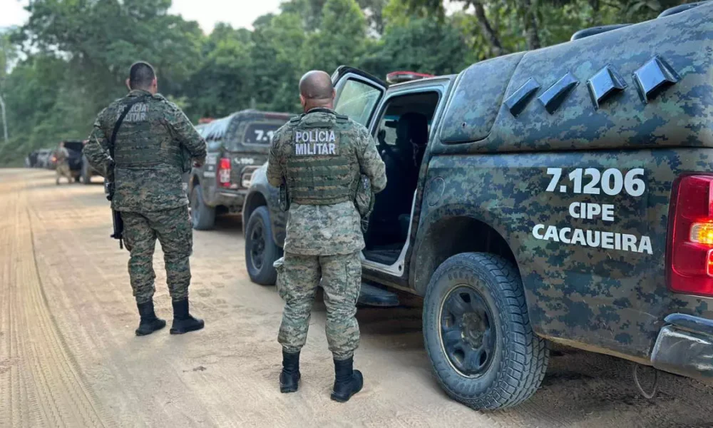 Os suspeitos foram autuados pelos crimes de tentativa de homicídio, associação criminosa, porte ilegal de arma de fogo e corrupção