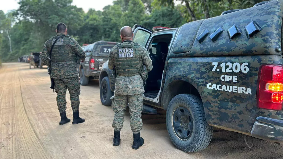 Os suspeitos foram autuados pelos crimes de tentativa de homicídio, associação criminosa, porte ilegal de arma de fogo e corrupção