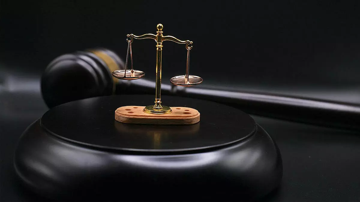 Que estamos vivendo tempos sombrios, onde muitos batem palma para atos ditatoriais de seres inescrupulosos, minimizam