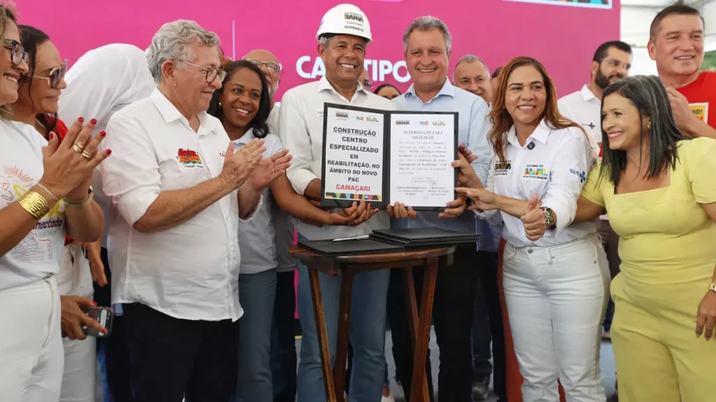 avisos de licitação para a construção de três Centros Especializados em Reabilitação (CER Tipo IV) nos municípios de Camaçari