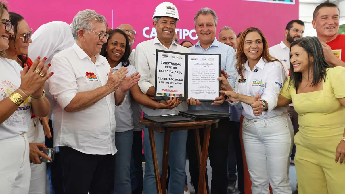 avisos de licitação para a construção de três Centros Especializados em Reabilitação (CER Tipo IV) nos municípios de Camaçari