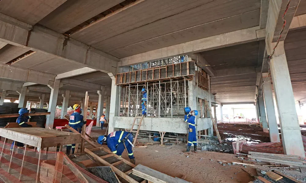 A taxa de desocupação ficou em 5,4% no trimestre encerrado em janeiro de 2026, mantendo-se estável em relação ao trimestre