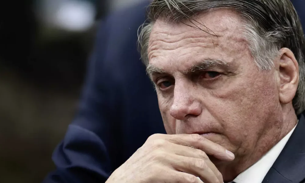 O ministro Alexandre de Moraes, do Supremo Tribunal Federal (STF), negou o pedido para que o ex-presidente Jair Bolsonaro cumpra