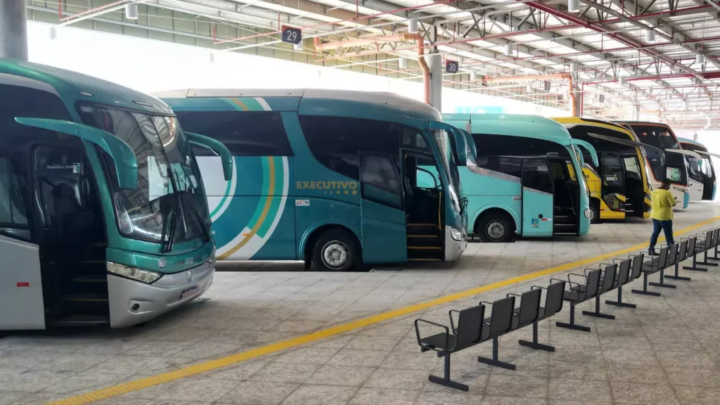 O conjunto de ações tem como objetivo amenizar os efeitos da alta internacional do petróleo sobre o custo de vida da população brasileira.