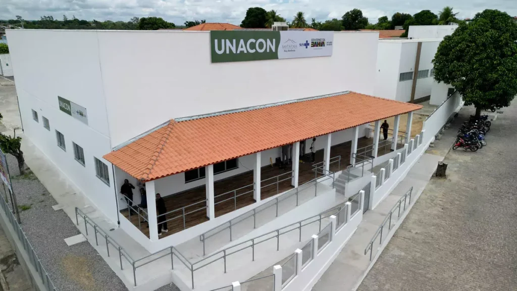 com a inauguração da Unidade de Alta Complexidade em Oncologia (Unacon) do Hospital Regional de Ruy Barbosa (HRRB).