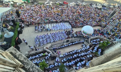 Nossa Senhora das Dores, no Lobato; e da Paróquia Nossa Senhora dos Mares, no Largo dos Mares, a tradicional reuniu cerca de 300 mil fiéis