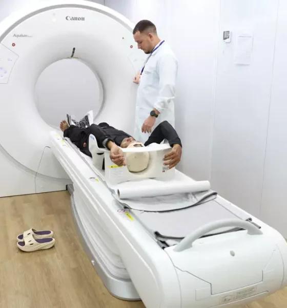 com acesso facilitado à realização de exames de tomografia por meio da unidade móvel do Programa Agora Tem Especialistas. A ação,