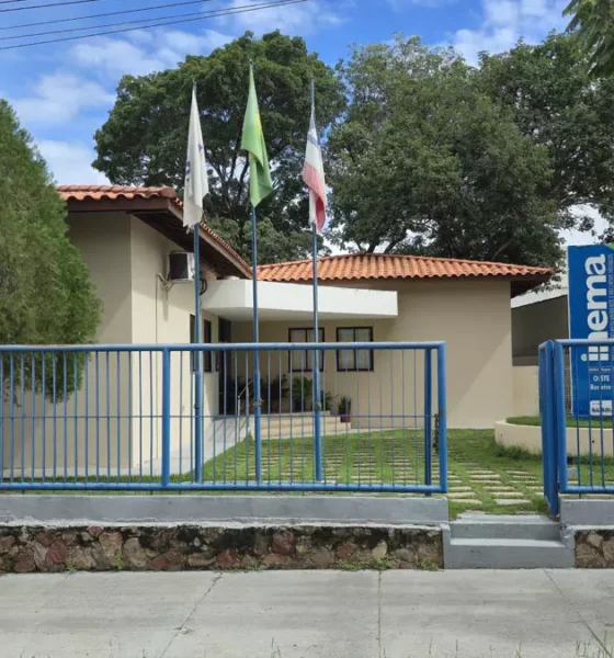 gestão ambiental e dos recursos hídricos, o Instituto do Meio Ambiente e Recursos Hídricos (Inema) mantém uma estrutura descentralizada