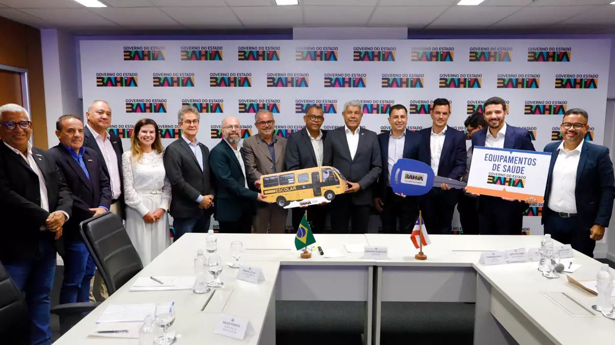 O governador Jerônimo Rodrigues recebeu, nesta segunda-feira (9), o prefeito de Santa Luzia, Fernando Brito, para tratar de ações